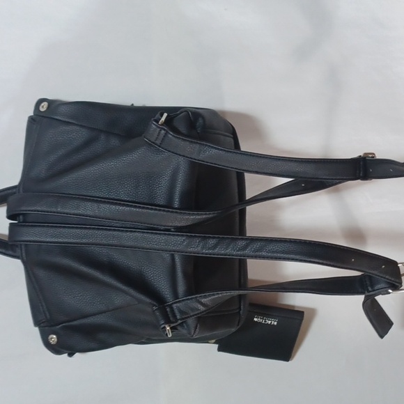 REACTION by KENNETH COLE BACK PACK PURSE IS A BEAUTIFUL BLACK ⚫️ - Picture 6 of 9